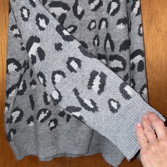 •KENDALL & KYLIE•GRAY LEOPARD KNITTED CREW/SCOOP NECK SWEATER SIZE XL EUC - Picture 5 of 7